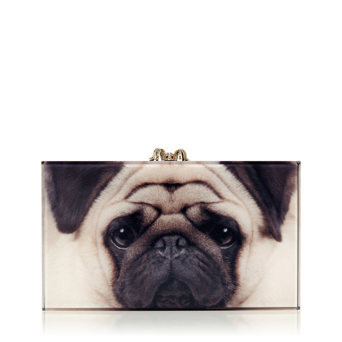 Charlotte Olympia 巴戈犬圖印手拿包,43,800元。